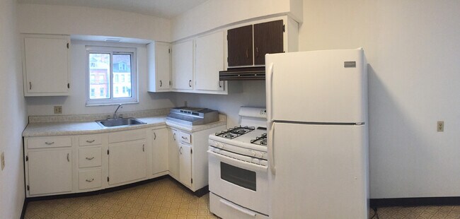 Building Photo - 802 North Ave