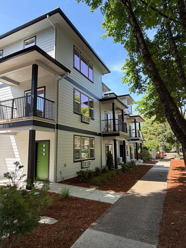 Building Photo - Brand New 2 bedroom 1.5 bath unit