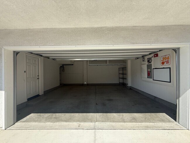 Building Photo - Stunning 2B/2.5BA San Marcos Townhome with...