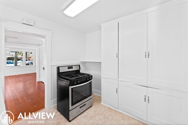 Building Photo - 528-530 E Van Bibber Ave