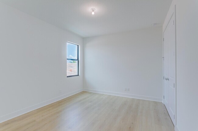Building Photo - 13559 Artisan Cir