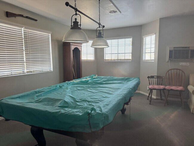 Building Photo - 2834