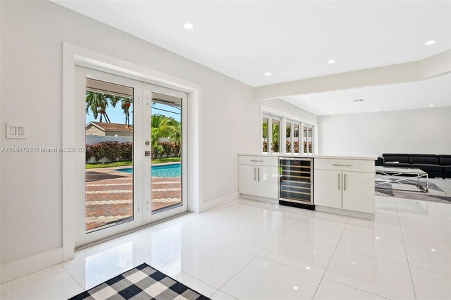 Building Photo - 21100 Highland Lakes Blvd