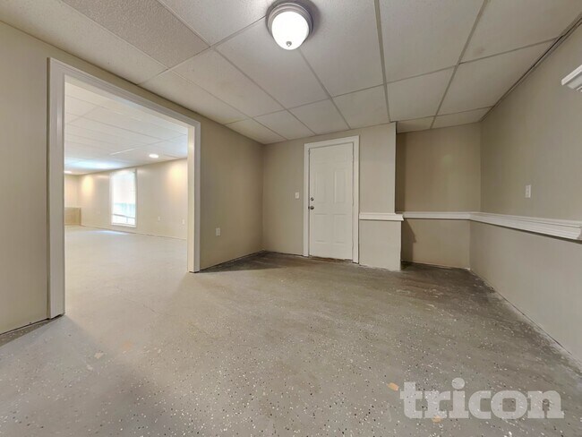 Building Photo - 4050 Monarch Dr