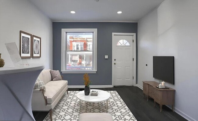 Building Photo - 455 Crescent St