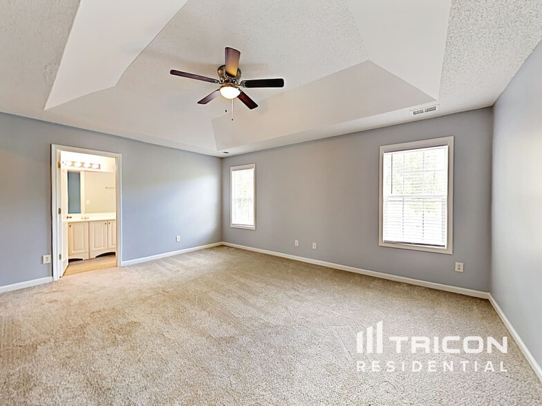 Building Photo - 623 Bowling Ln