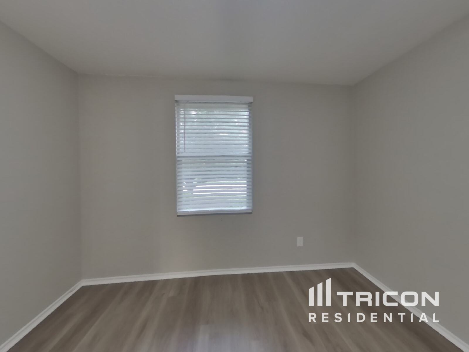Building Photo - 1405 Englewood Dr
