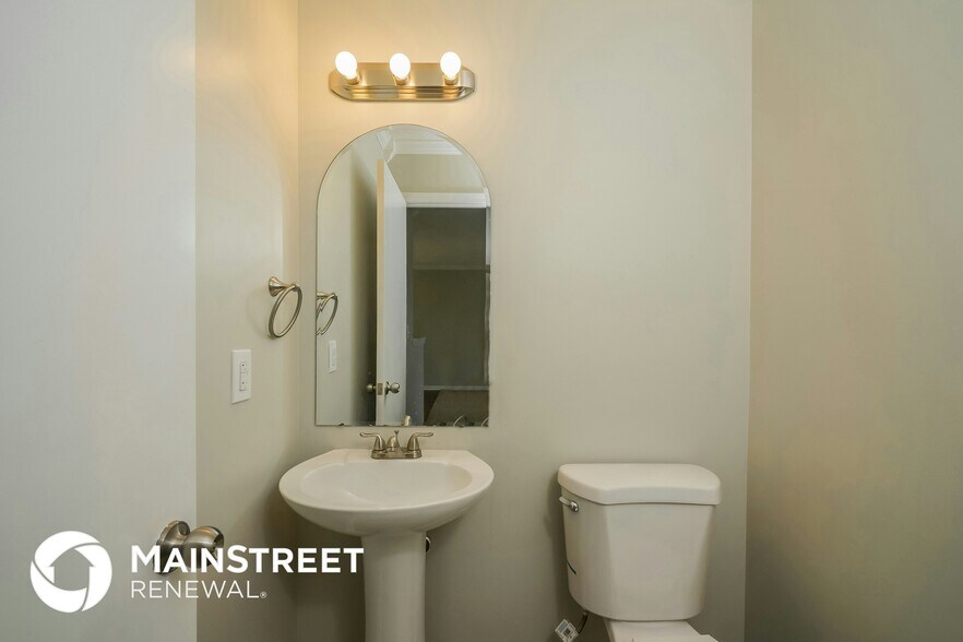 Building Photo - 10628 Irvin Pines Dr