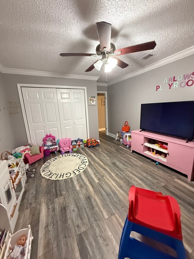 Building Photo - 204 Dale Ave