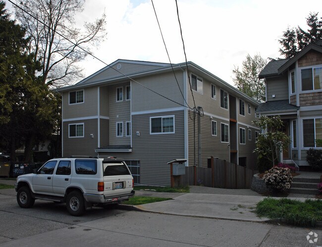 Building Photo - Licton Springs Apartments