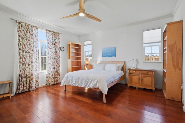 Building Photo - 820 Almar Ave