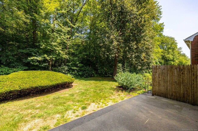 Building Photo - 11 Brandywine Ln