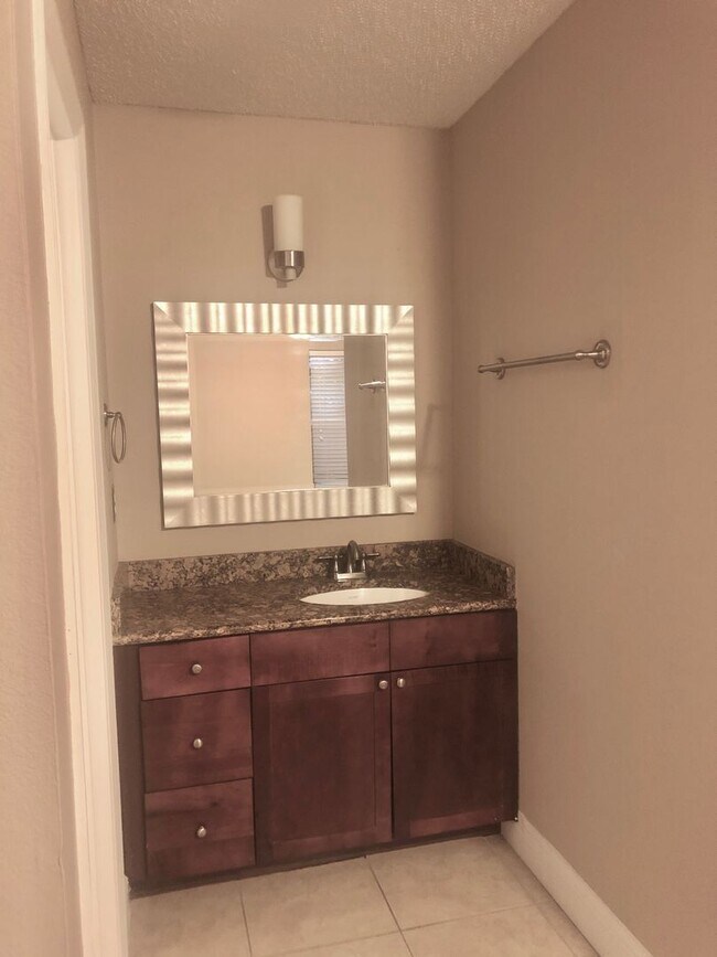 Building Photo - APARTMENT FOR RENT IN THE BEST AREA OF ORLANDO