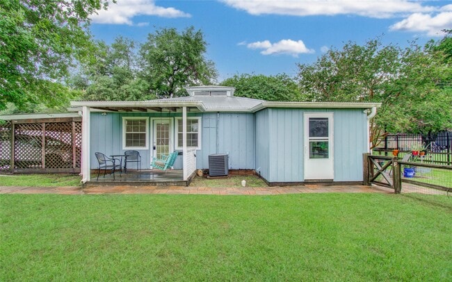 Building Photo - 15510 Cypress Garden Dr