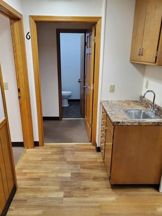 Building Photo - 7 Bed 2.5 Bath House for Rent