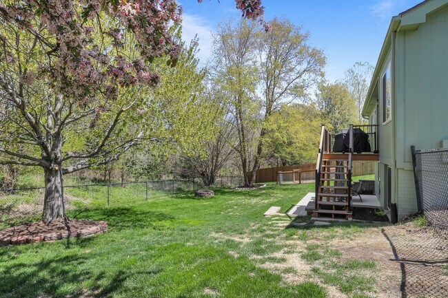 Building Photo - Stunning Raised Ranch | 4 Bedroom 3 Bathro...