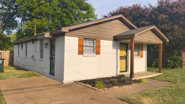 Building Photo - 4 bedroom 1 bath home for lease