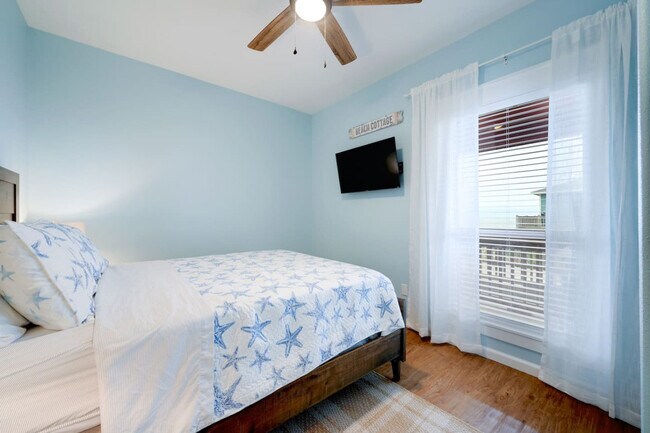 Building Photo - 994 Dolly St