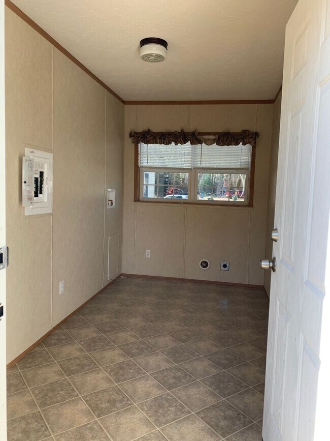 Building Photo - 3 Bedrooms, 2 Bathrooms in Pequot Terrace Trailer Park, Pequot Lakes, MN Lot B27