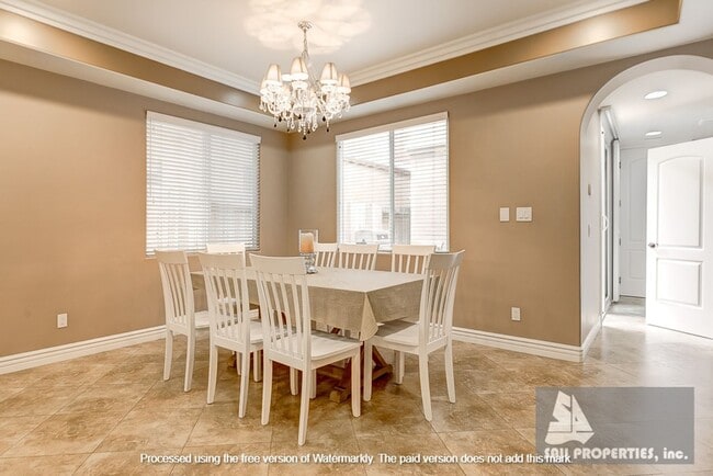 Building Photo - Gorgeous, Large downtown Huntington Beach Vacation Rental