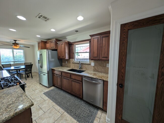 Building Photo - 4626 S Maplewood Ave