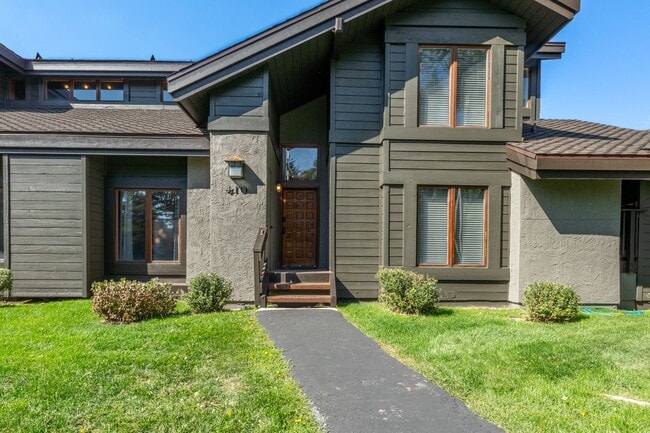 Building Photo - Spacious Snowcreek III Condo – Winter Rental