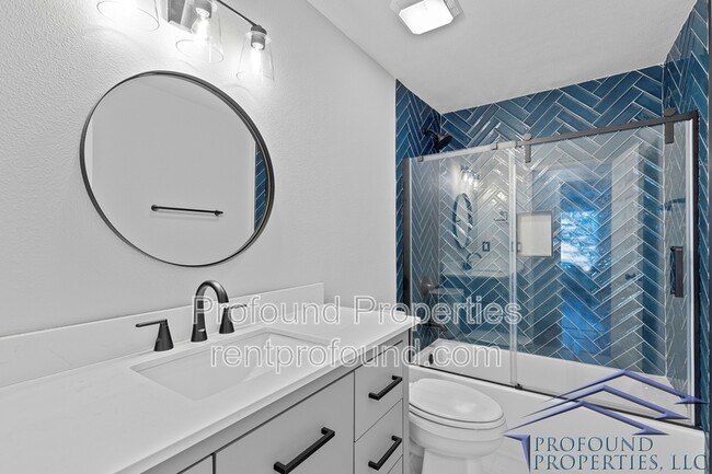 Building Photo - 19300 SW Hennig St