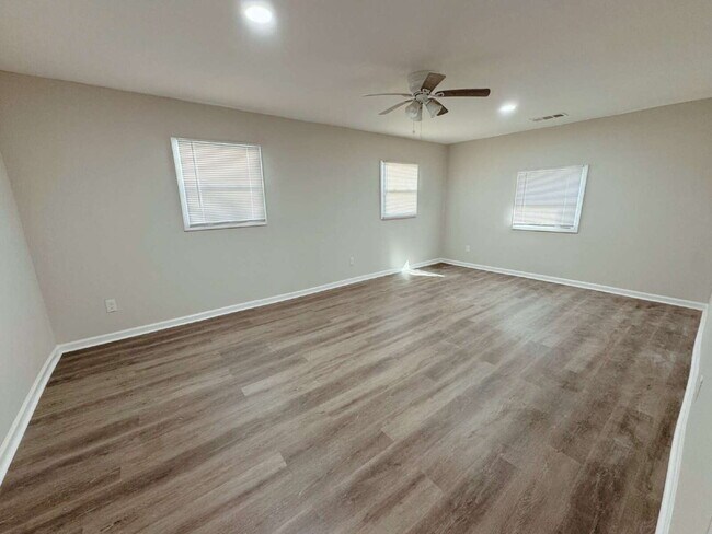 Building Photo - Welcome to this charming ranch-style home ...