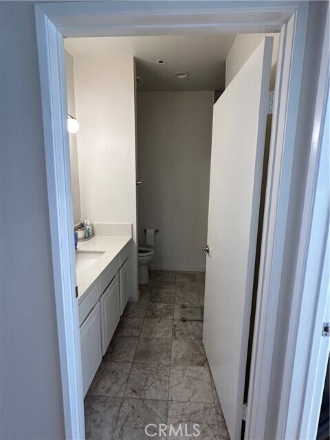 Building Photo - 533 S St Andrews Pl
