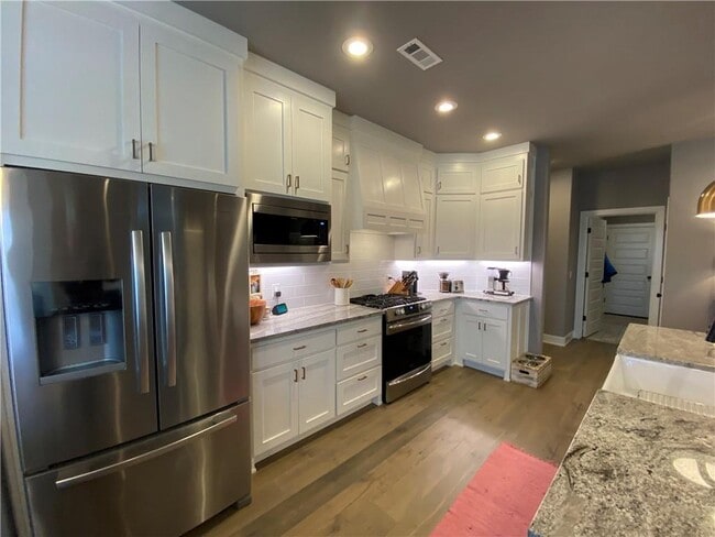 Building Photo - 300 Waterfall Ln