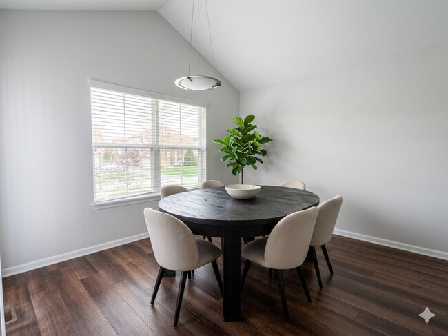 Building Photo - 121 Rosehall Dr