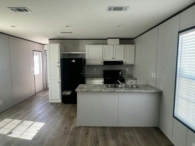 Building Photo - 15 Park Pl