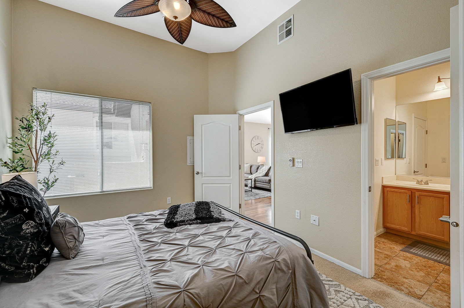 Building Photo - 3351 Indian Shadow St