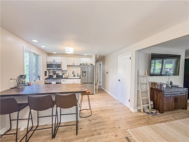 Building Photo - 92 Claireview Dr