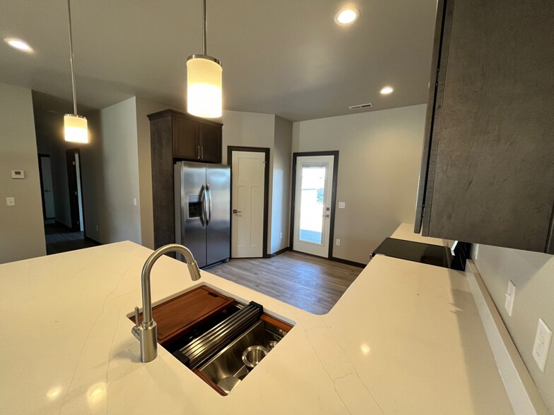 Building Photo - 2212 Quartzite Dr