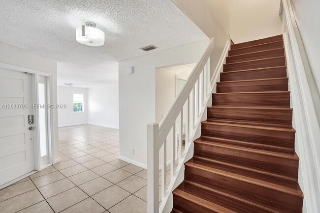 Building Photo - 21461 Sawmill Ct