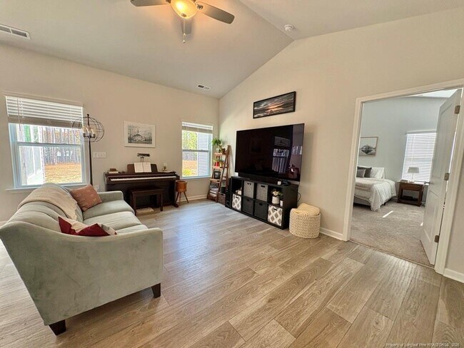 Building Photo - 67 Beacon Hl Rd