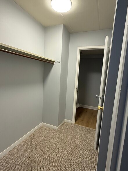 Building Photo - 300 S Roselle Rd