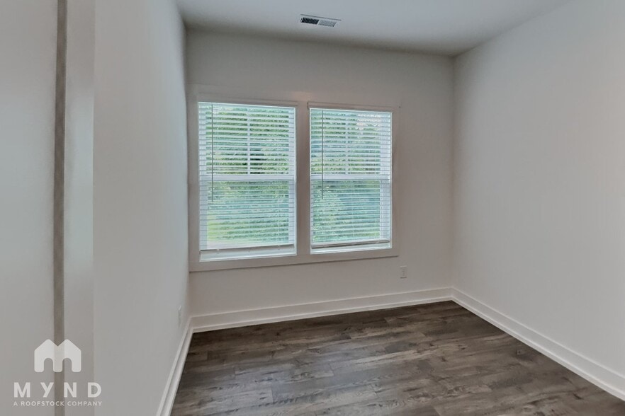 Building Photo - 1027 Trembeth Dr