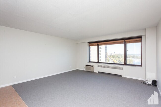 Building Photo - 3110 N Lake Shore Dr