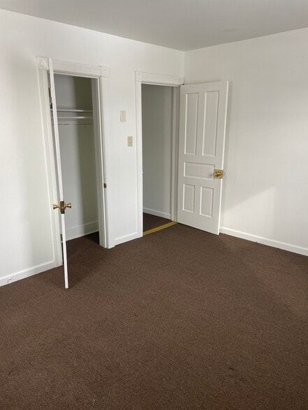 Building Photo - 850 Park Ave