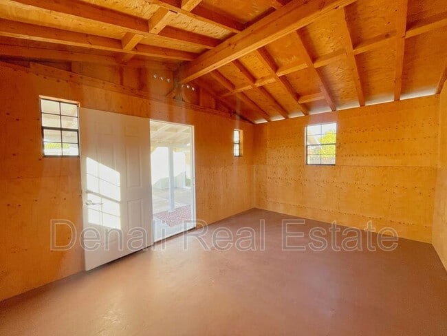 Building Photo - 2655 E Enrose St