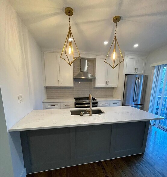 Kitchen - 156 Bremen St