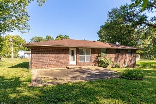 Building Photo - 2402 Mcclain Cir NW