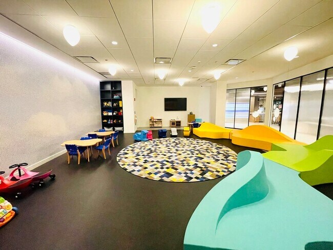 Building Photo - 211 N Harbor Dr