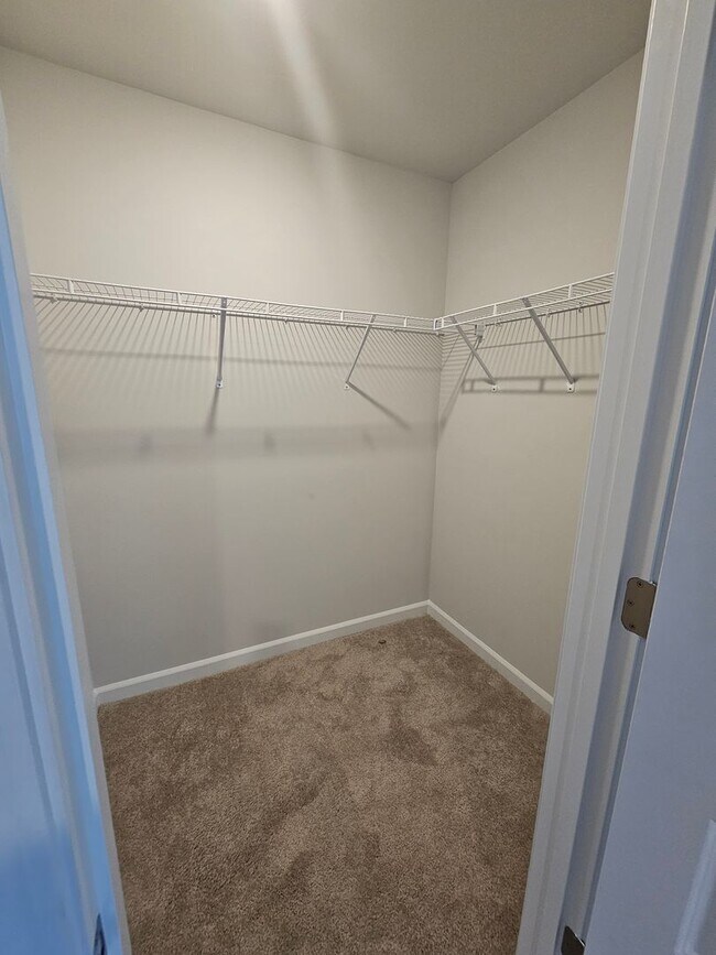 Building Photo - Waterfall Villages - 5 Bedroom- 2.5 Bath