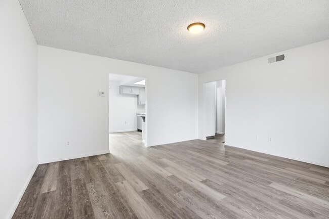 Building Photo - 1800 Rockford Ave