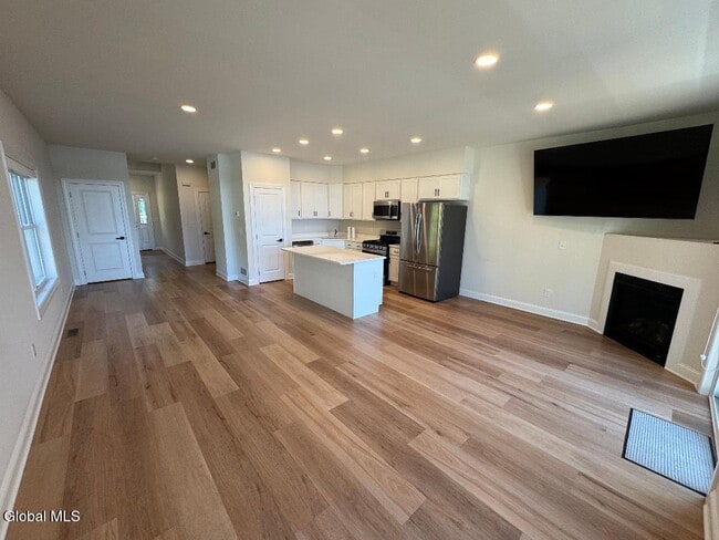 Building Photo - 546 NY-9P
