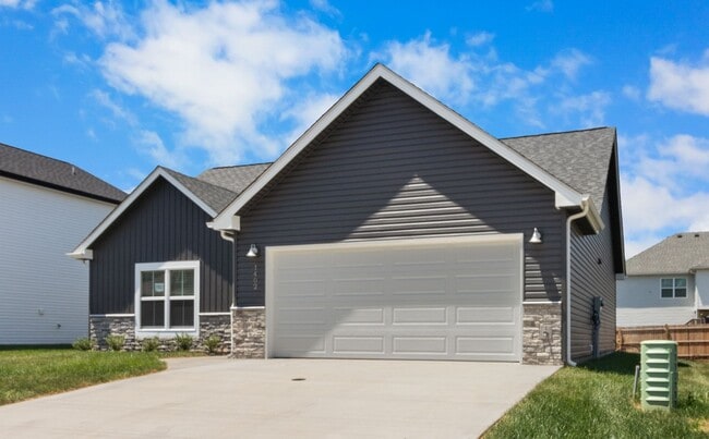 Building Photo - Lovely Home in Clarksville