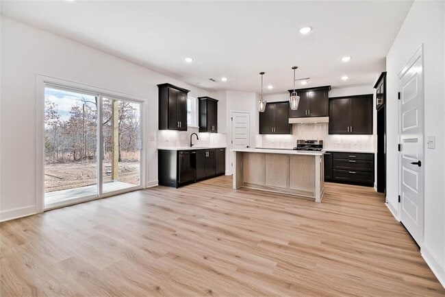 Building Photo - 247 Kinross Dr